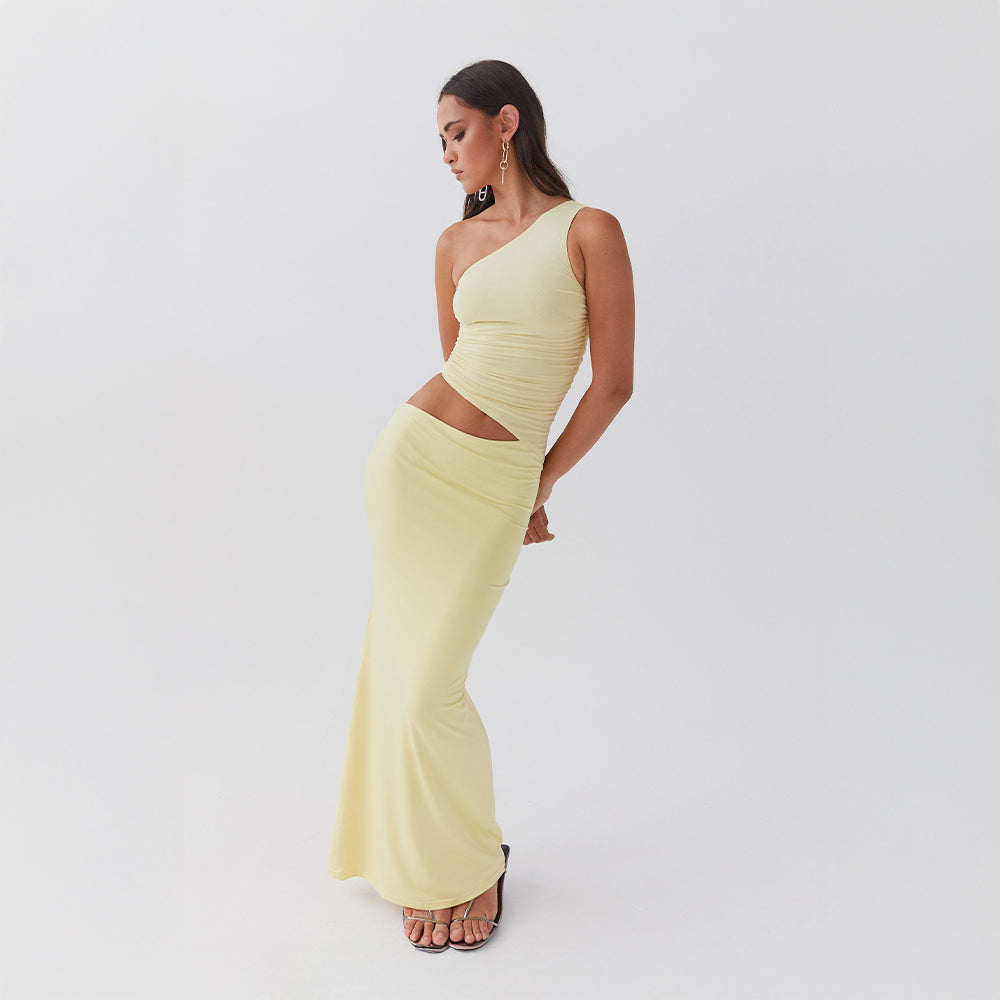 Naiara | Asymmetric Allure
